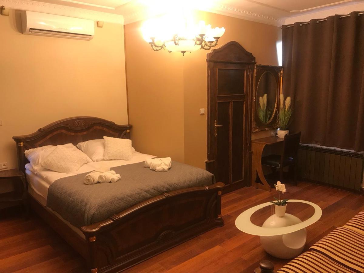Dworek Oliwski Bed and Breakfast Danzica Esterno foto