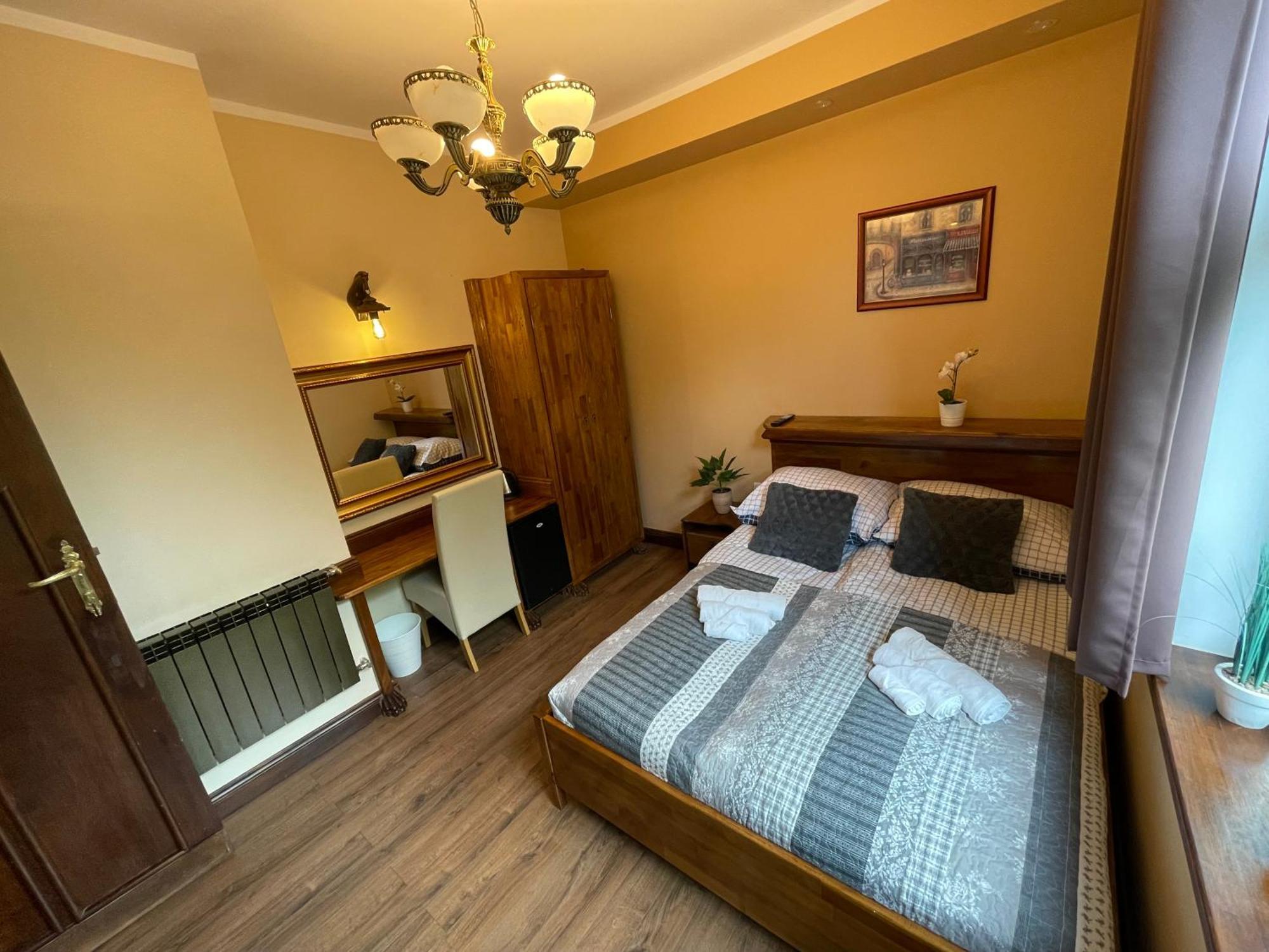 Dworek Oliwski Bed and Breakfast Danzica Esterno foto